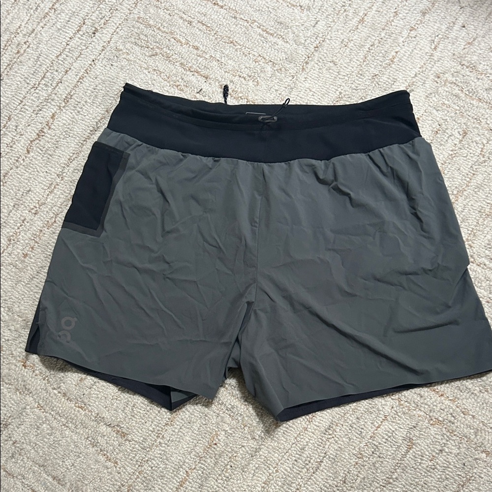 On Running Men's Black and Gray Ultra Shorts sz XL